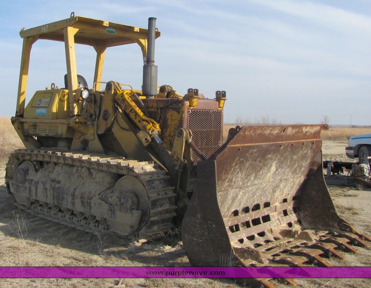 image for item 3103 1977 Caterpillar 977 track loader