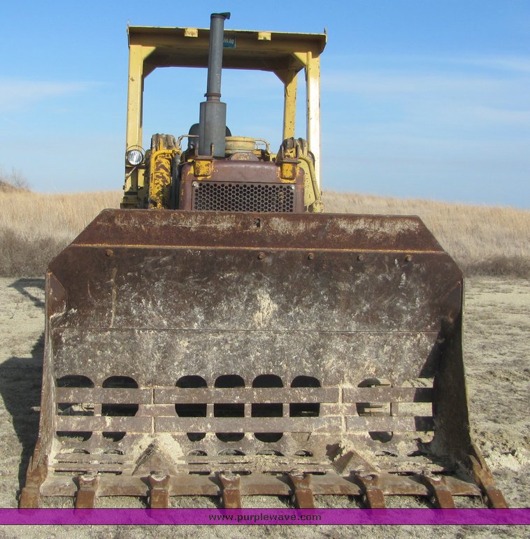 image for item 3103 1977 Caterpillar 977 track loader