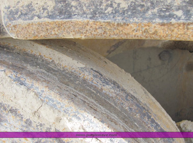 image for item 3103 1977 Caterpillar 977 track loader