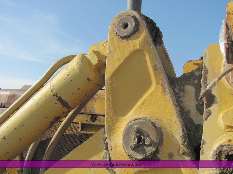 image for item 3103 1977 Caterpillar 977 track loader