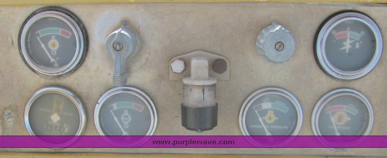 image for item 3103 1977 Caterpillar 977 track loader