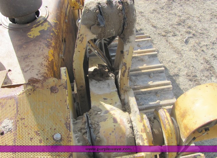 image for item 3103 1977 Caterpillar 977 track loader