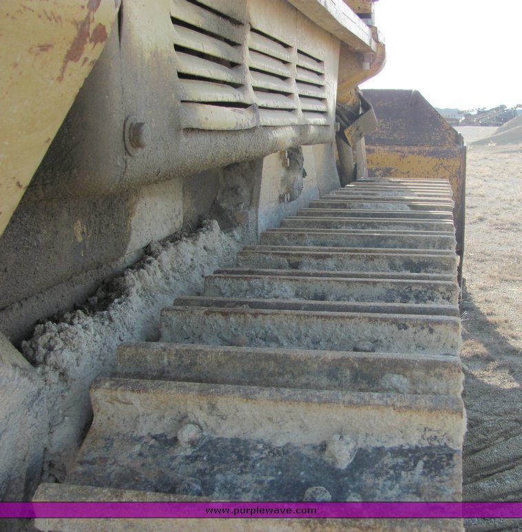 image for item 3103 1977 Caterpillar 977 track loader