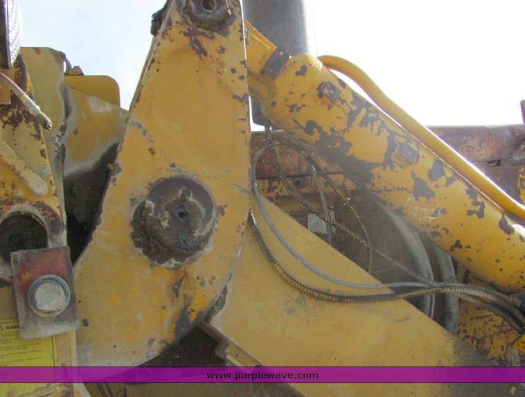 image for item 3103 1977 Caterpillar 977 track loader