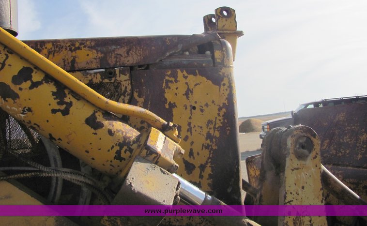 image for item 3103 1977 Caterpillar 977 track loader