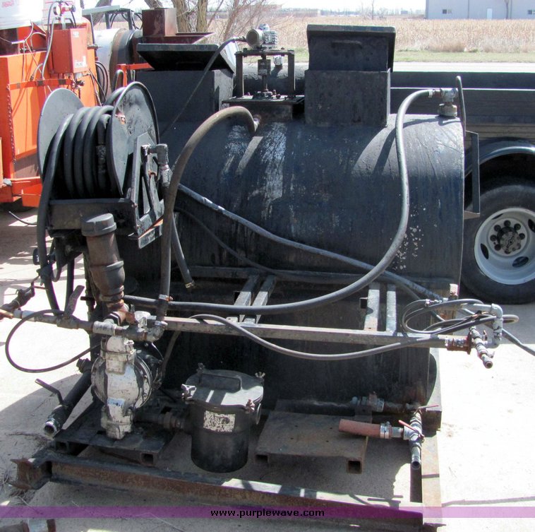 image for item 3109 Asphalt application tank