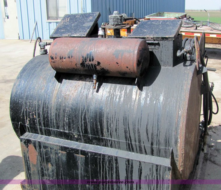 image for item 3109 Asphalt application tank