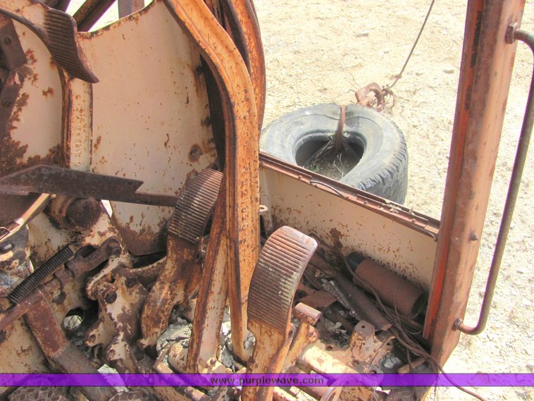 image for item 3132 Northwest track crane