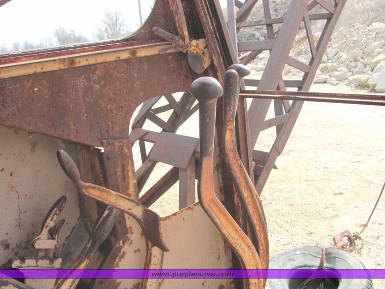 image for item 3132 Northwest track crane