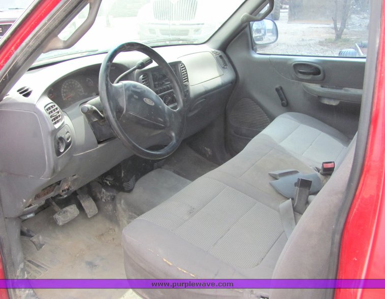 image for item 3137 2001 Ford F150 XL pickup