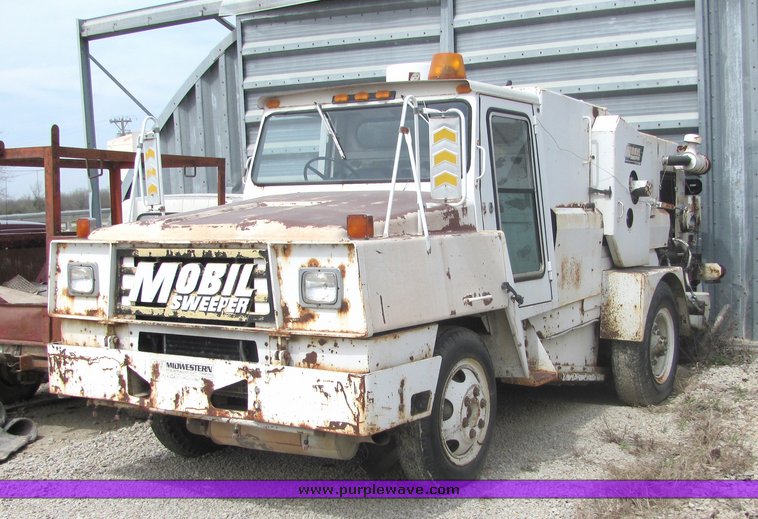 image for item 3139 Mobil Sweeper street sweeper