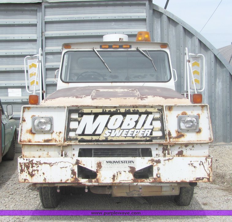 image for item 3139 Mobil Sweeper street sweeper