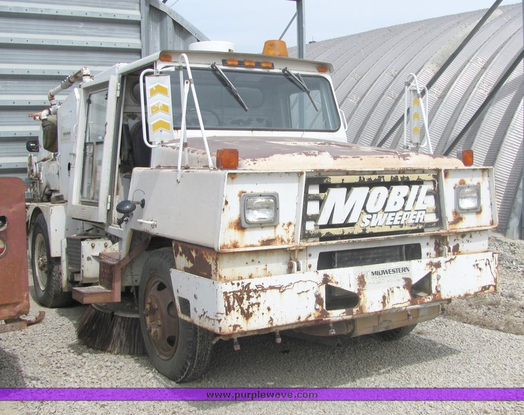 image for item 3139 Mobil Sweeper street sweeper