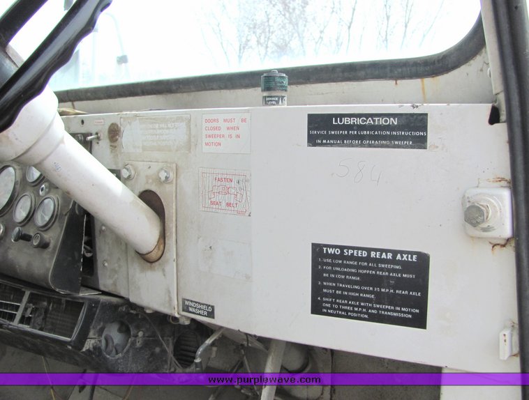 image for item 3139 Mobil Sweeper street sweeper