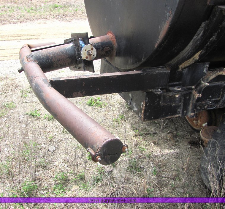 image for item 3140 1970 International Fleetstar 1910 water truck