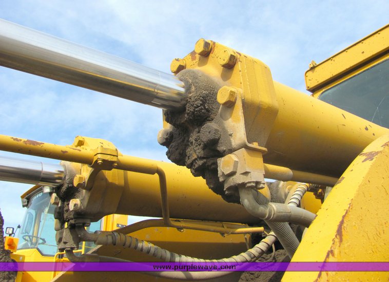 image for item 3146 1974 Caterpillar 988B wheel loader