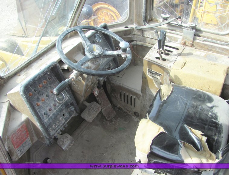 image for item 3146 1974 Caterpillar 988B wheel loader