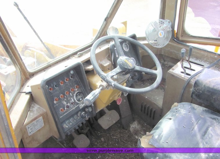 image for item 3147 1978 Caterpillar 988B wheel loader