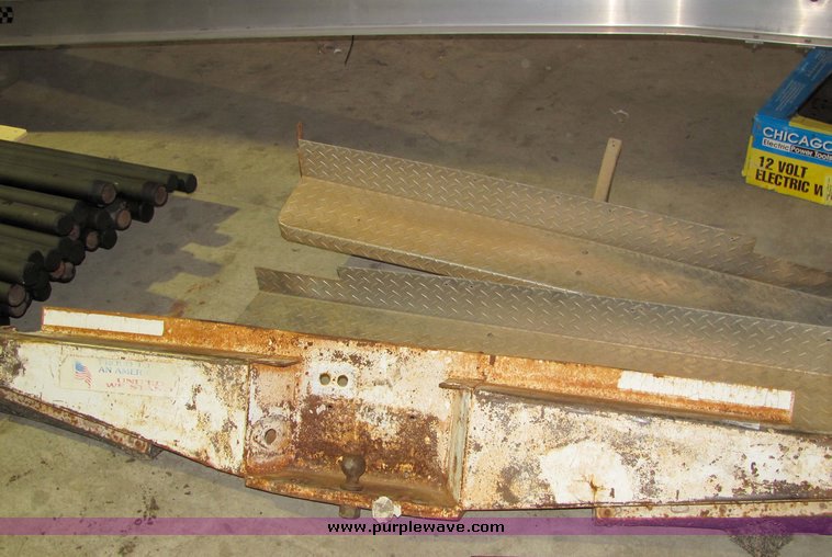 image for item 3336 Assorted automotive parts