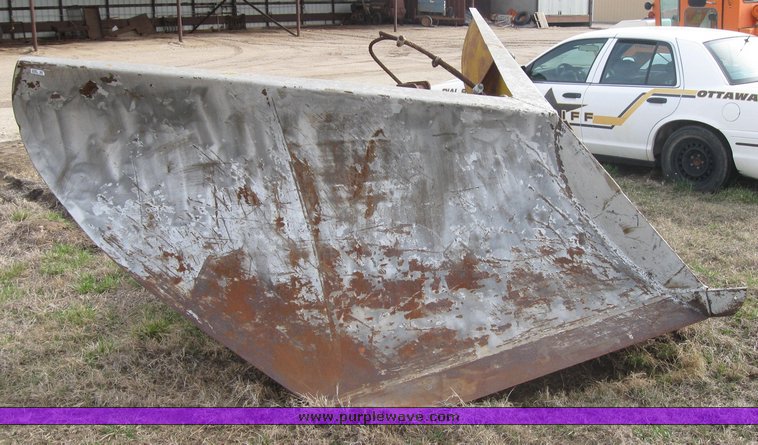 image for item 3408 Balterson 11' snow V-blade