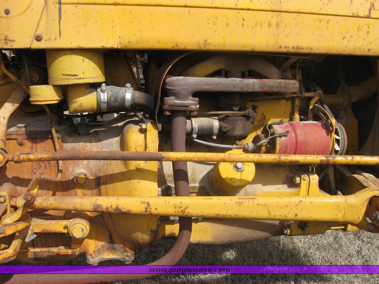 image for item 3409 Massey-Ferguson 2135 turf special tractor