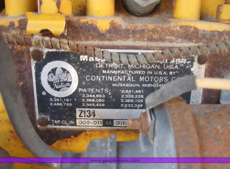 image for item 3409 Massey-Ferguson 2135 turf special tractor