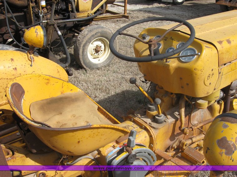 image for item 3409 Massey-Ferguson 2135 turf special tractor