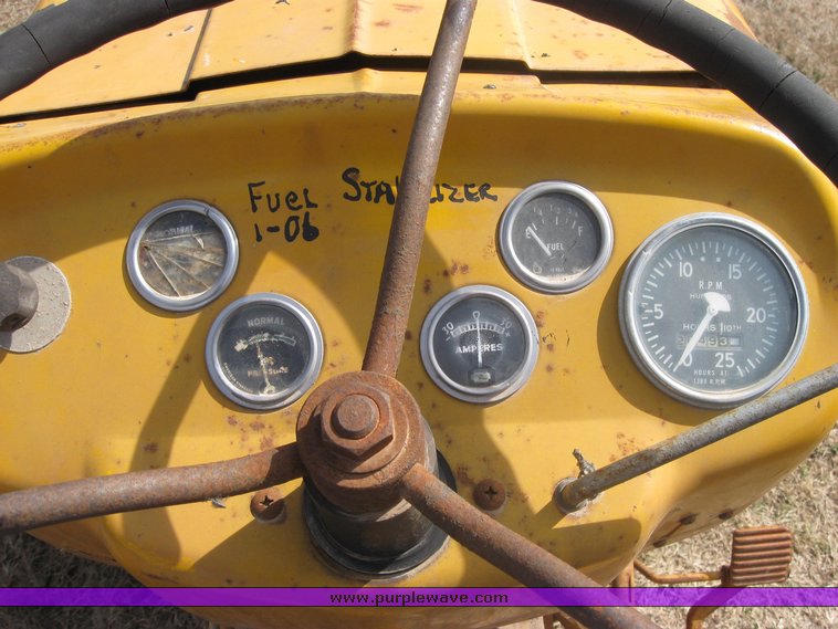 image for item 3409 Massey-Ferguson 2135 turf special tractor