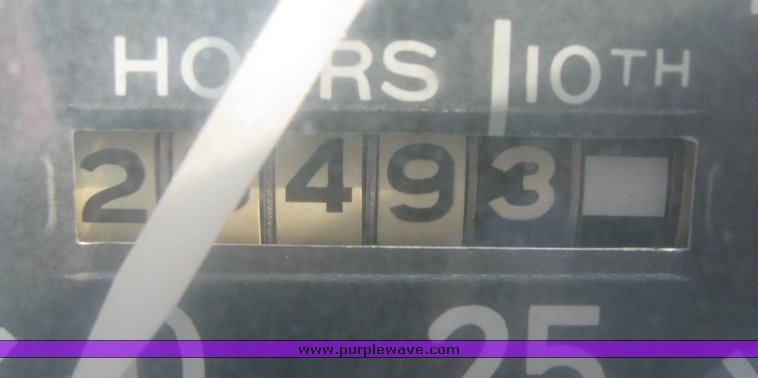 image for item 3409 Massey-Ferguson 2135 turf special tractor