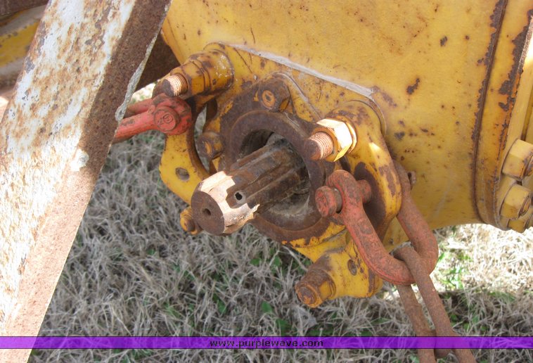 image for item 3409 Massey-Ferguson 2135 turf special tractor