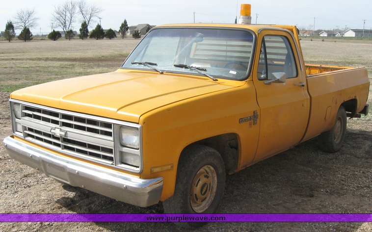 image for item 3411 1987 Chevrolet Custom Deluxe R10