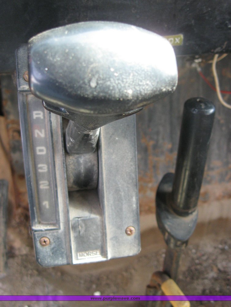 image for item 3413 1982 International S Series 1754 dump truck