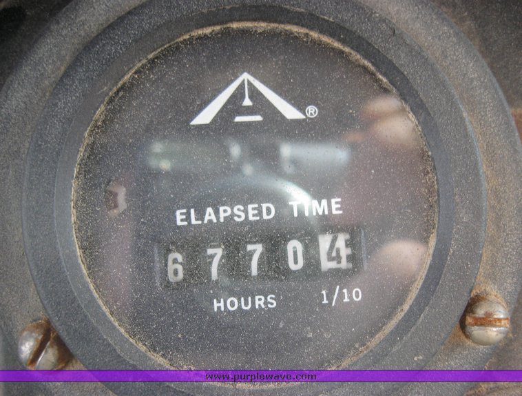 image for item 3413 1982 International S Series 1754 dump truck