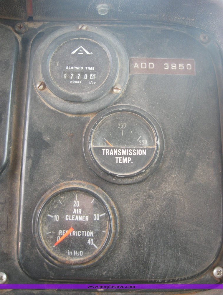 image for item 3413 1982 International S Series 1754 dump truck