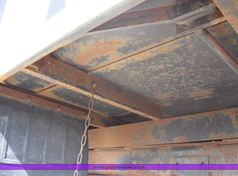 image for item 3413 1982 International S Series 1754 dump truck