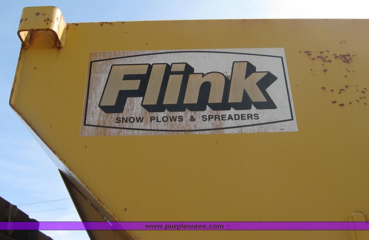 image for item 3413 1982 International S Series 1754 dump truck