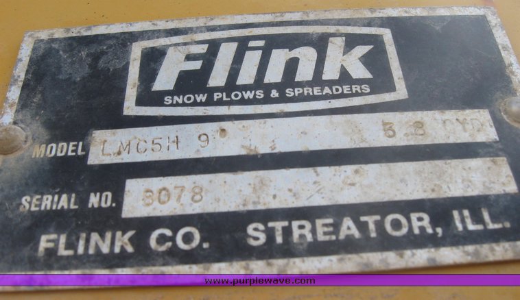 image for item 3413 1982 International S Series 1754 dump truck