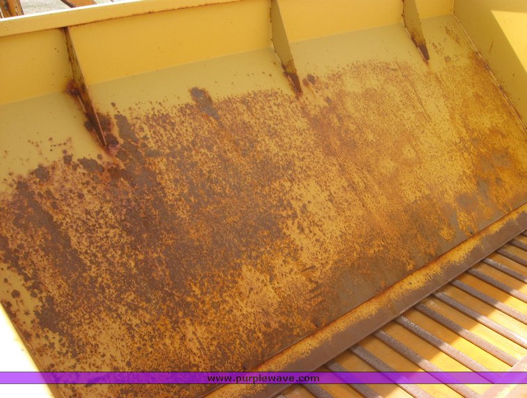 image for item 3413 1982 International S Series 1754 dump truck