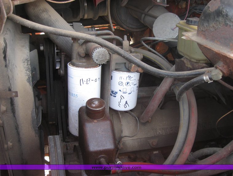 image for item 3413 1982 International S Series 1754 dump truck