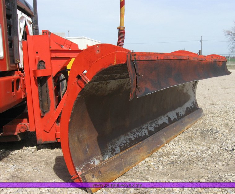 image for item 3413 1982 International S Series 1754 dump truck