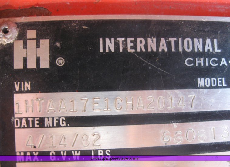 image for item 3413 1982 International S Series 1754 dump truck