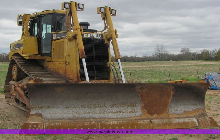 image for item 3512 2004 Caterpillar D8RII dozer