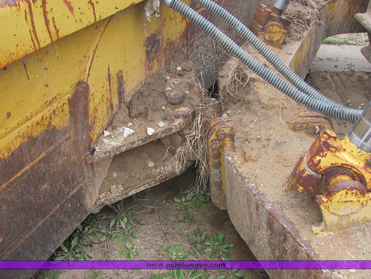 image for item 3512 2004 Caterpillar D8RII dozer