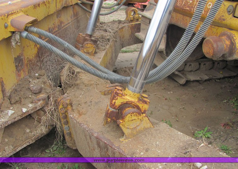 image for item 3512 2004 Caterpillar D8RII dozer