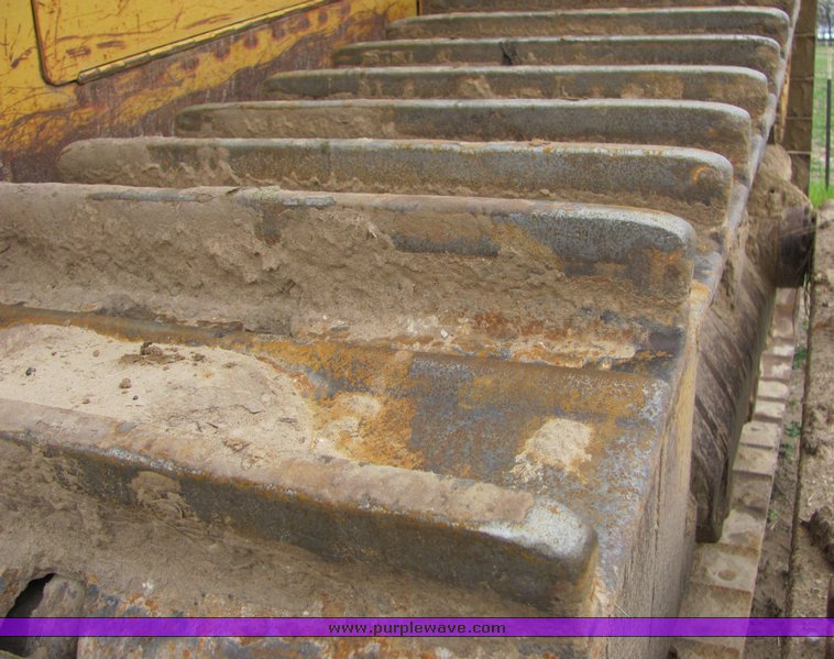 image for item 3512 2004 Caterpillar D8RII dozer