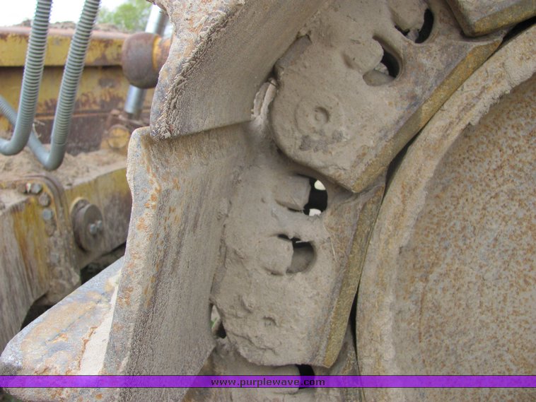 image for item 3512 2004 Caterpillar D8RII dozer