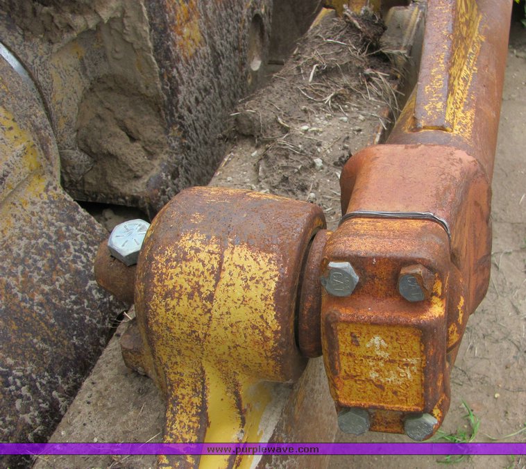 image for item 3512 2004 Caterpillar D8RII dozer