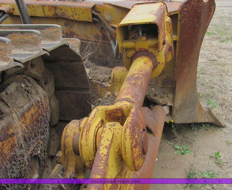 image for item 3512 2004 Caterpillar D8RII dozer
