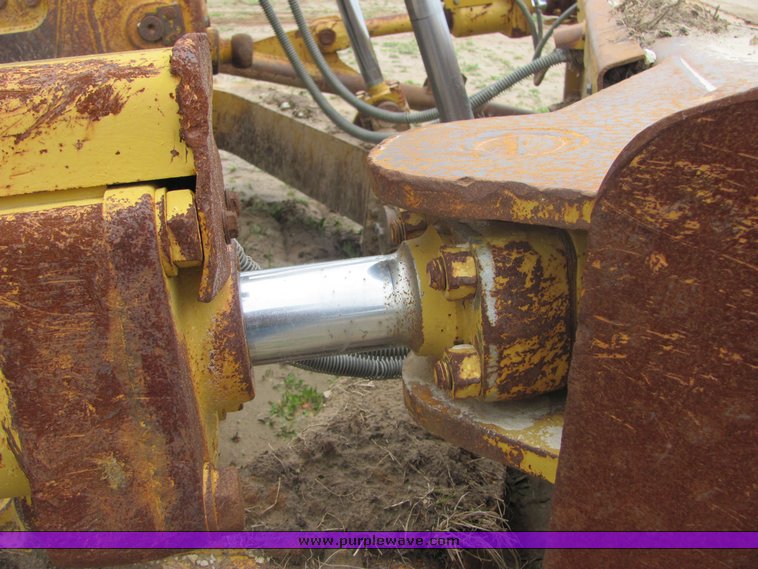 image for item 3512 2004 Caterpillar D8RII dozer