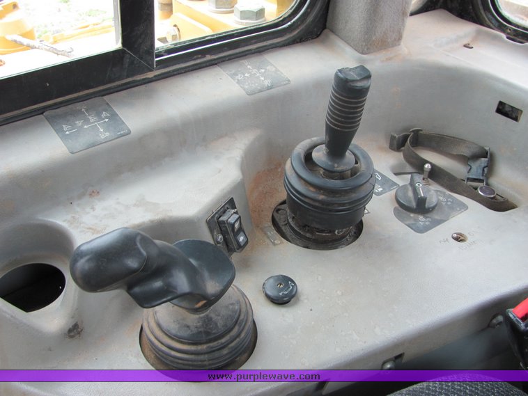 image for item 3512 2004 Caterpillar D8RII dozer